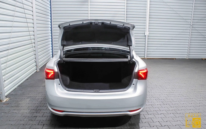 Toyota Avensis cena 77777 przebieg: 28900, rok produkcji 2016 z Stryków małe 562